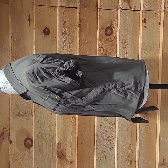 Army green blouse size sm - Picture 2 of 4